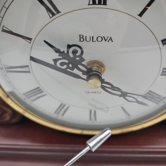 Beautiful Bulova‎ Cherry Wood Mantel Clock Colonial Style Rare - Picture 4 of 11